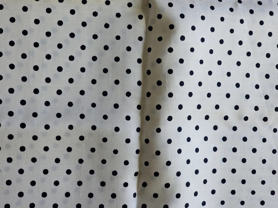 Tela satinada mate a lunares blanco y negro vintage 38" de ancho x 3 yardas 15" de largo Foto 2 de 4
