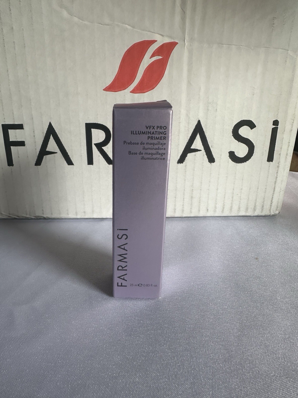 Farmasi VFX Pro Illuminating Smooths away fine line and pores by blurring  Them