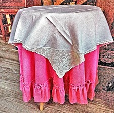 Vtg Table Topper 36"Square Wt Linen Handmade Lace Triangles Grapes Pattern