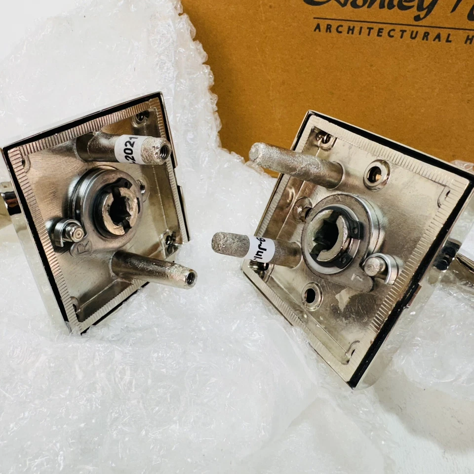 Набор из 2 полированных никелевых фиктивных дверных рычагов Ashley Norton Bauhaus Privacy  - Изображение 3 из 4