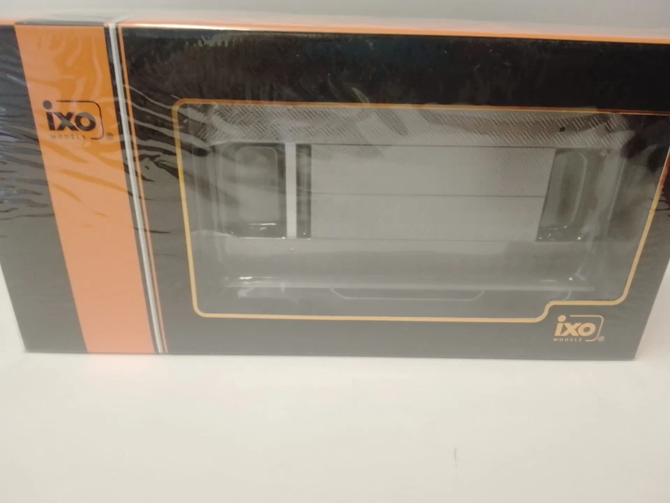 IXO single car trailer silver officina 1/18 TRL005-18 - Immagine 3 di 4