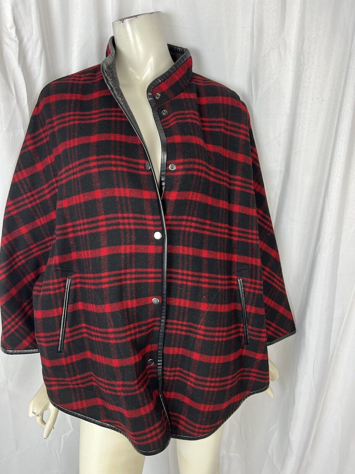 Stewart Island pizza rundvlees J. MCLAUGHLIN jacket red black plaid cape style reversible size M/L | eBay