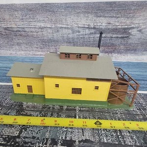 H.O scale plastic building incomplete needs works 