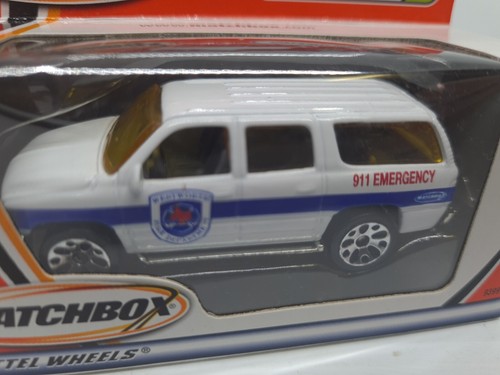 MATCHBOX 2000 Chevrolet Suburban SUV 93997 "Westworth Fire" white MB #74 NEW NIB - Picture 2 of 8