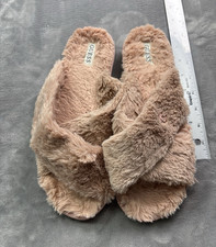 GUESS Women s Pink Faux Fur Crossband Open Toe Slip-On Slippers US 10M