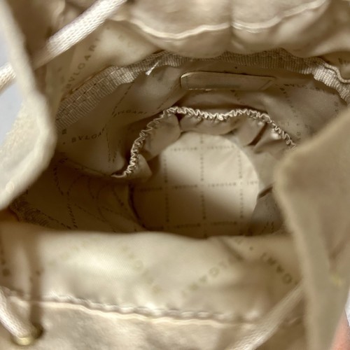 Bolsa de cosméticos Bvlgari beige dorado brillante forma de cilindro cincha cordón artículos de tocador - Imagen 10 de 13