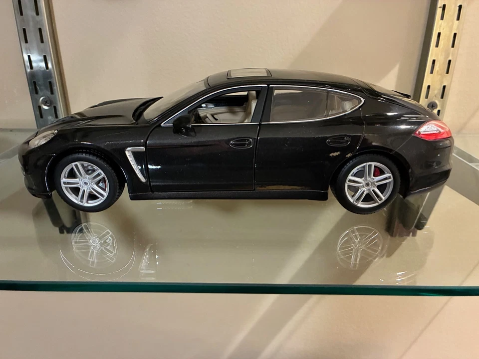 PORSCHE PANAMERA TURBO 1:18 SPECIAL EDITION DIECAST BY MAISTO - Image 2 of 4