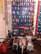 VENDO MACCHINA DUPLICATRICE PER CHIAVI MODELLO BRAVO MARCA SILCA.