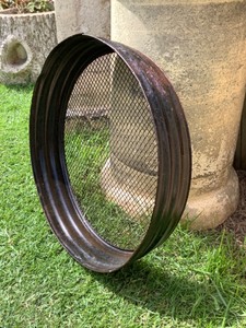VINTAGE METAL ROUND GARDEN SOIL SIEVE SIFT RIDDLE