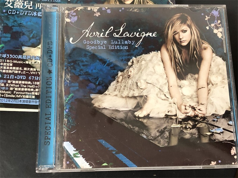 Avril Lavigne サイン入りCD Avril Lavigne サイン入りCD - メルカリ