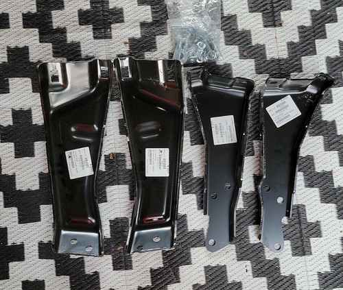 10 Fleetside 01-0851-021 RR Bumper Bracket Kit New - Picture 2 of 8