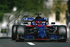 Daniil Kvyat "Toro Rosso Racing 2019" Autogramm signed 20x30 cm Bild