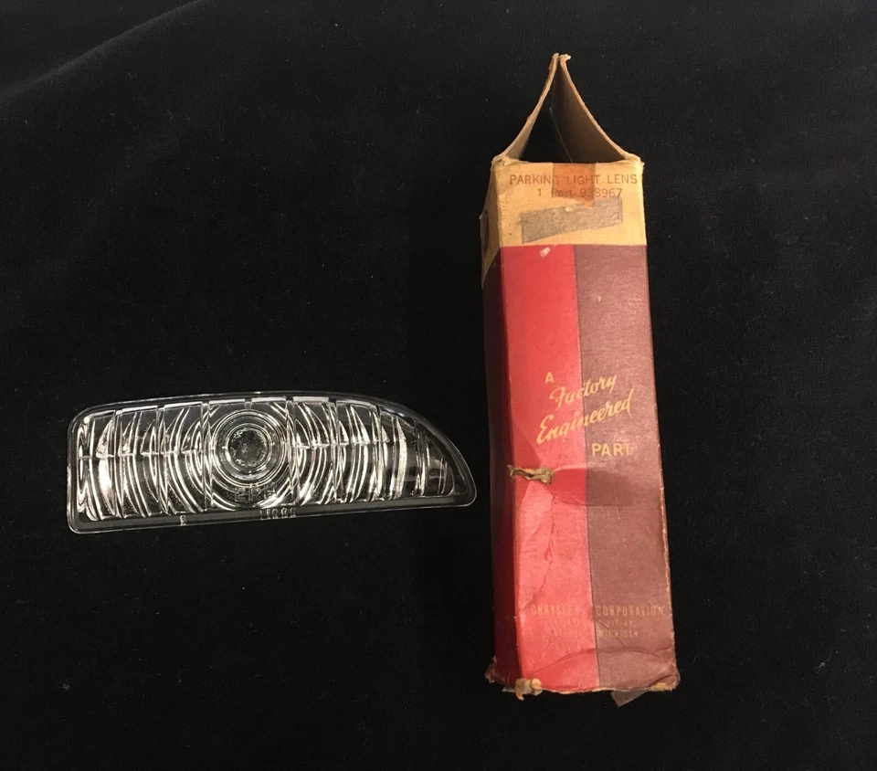 Lámpara de luz de estacionamiento izquierda Plymouth 1942 lente P14C P14S especial DeLuxe MoPar NOS 1942 Foto 3 de 4