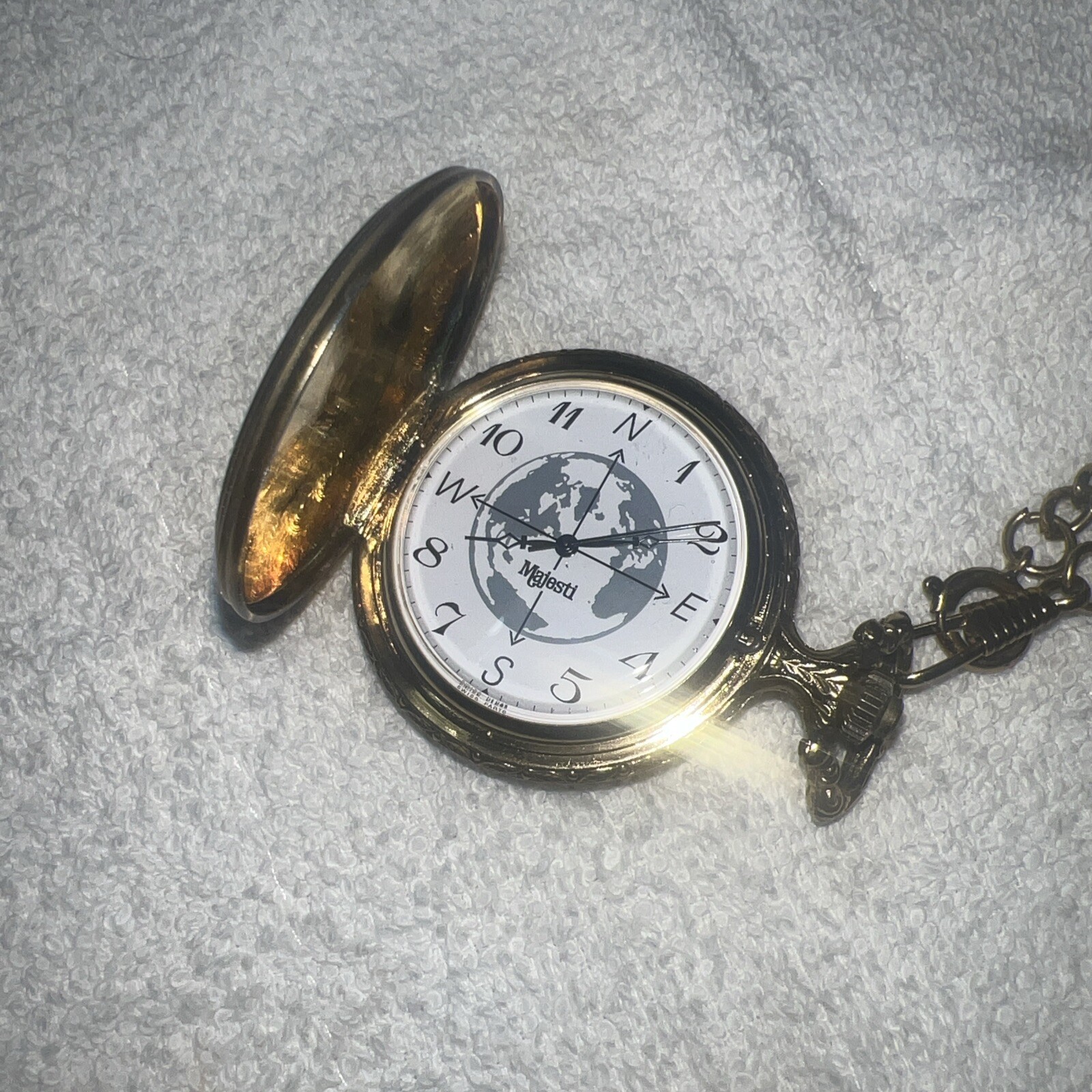 VINTAGE QUARTZ MAJESTI POCKET WATCH BEAUTIFUL RELIEF CASE SHIP & FLORAL