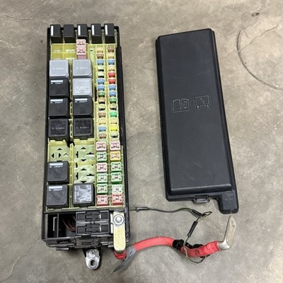 2010-2013 Land Rover LR4 5.0L Engine Fuse Relay Box Assembly AH22-14290-ANB