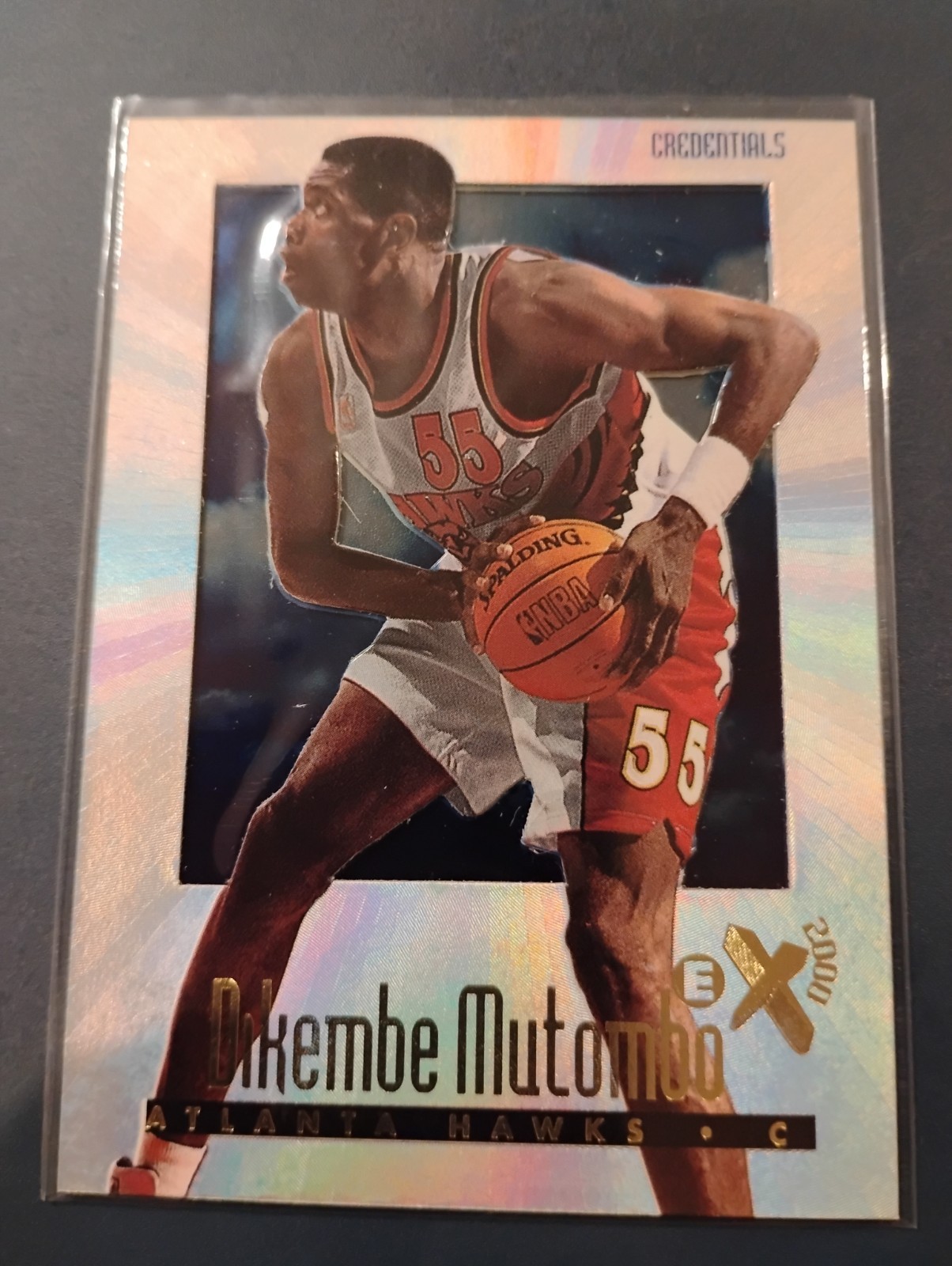 1996 -97 NBA SKYBOX EX2000 #2 CREDENTIALS DIKEMBE MUTOMBO 1996 Ex 2000 #18/499