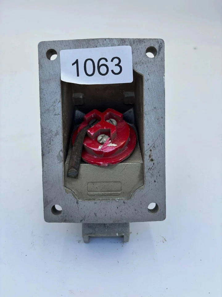 Receptáculo Crouse-Hinds ENRC22201 à prova de explosão 20A 125V - Imagem 3 de 4