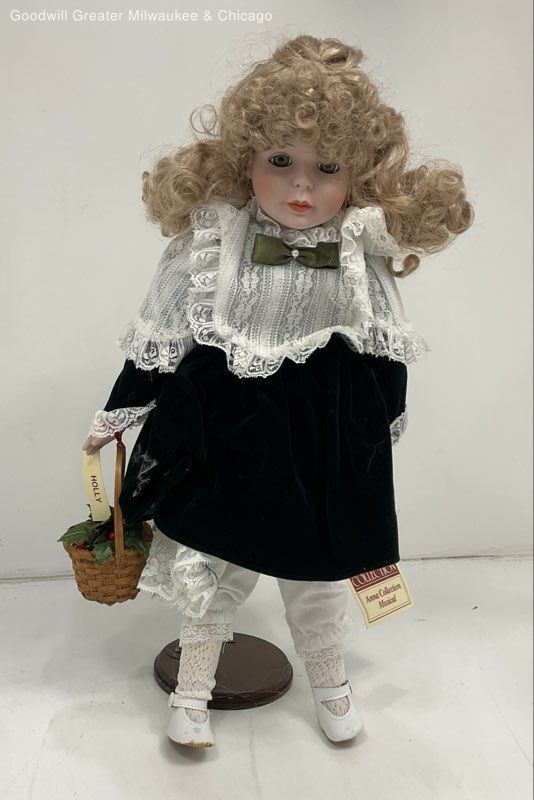 VTG Dynasty - Holly - Collectible Porcelain Doll Blonde Green Dress w Stand Tags