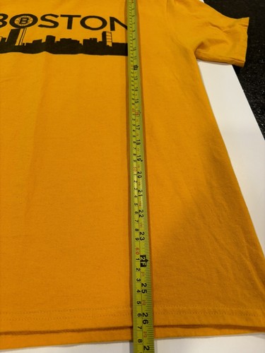 Boston Bruins Shirt Mens Size Medium Yellow Skyline Logo NHL Hockey t-shirt - Picture 2 of 7
