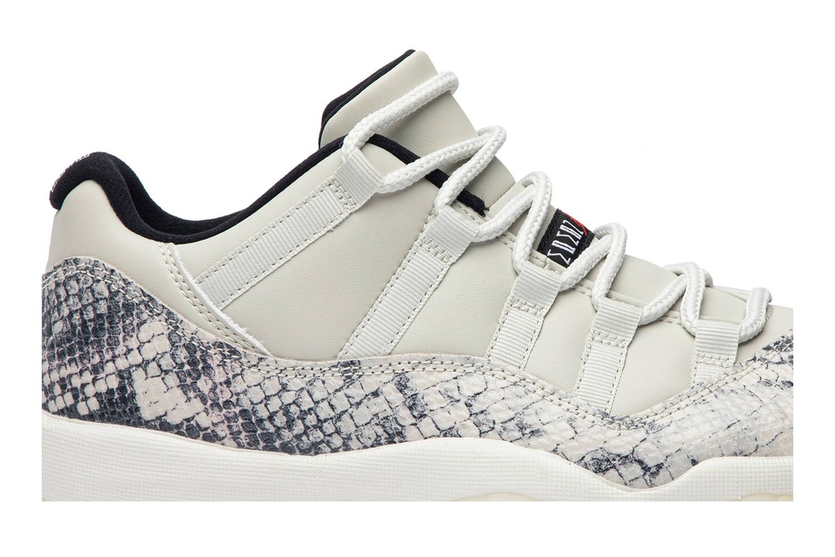 靴 Nike Air Jordan 1 Low 11 (US) Air Jordan 1 Low OG & 11 Low LNY YOTS - YouTube