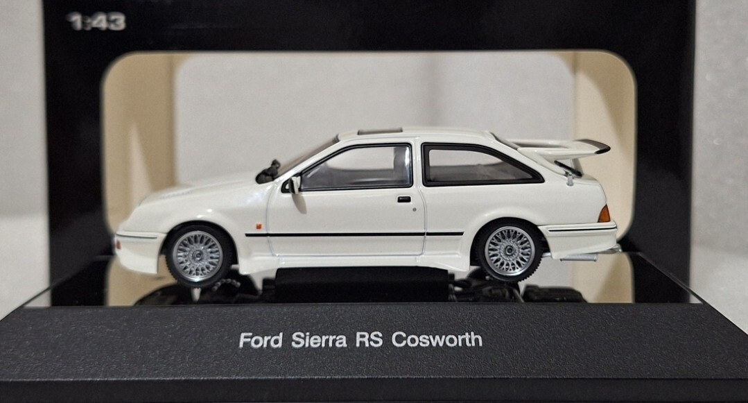 3) Ford England Sierra RS Cosworth 1987 White 1:43 Autoart 3) Ford England Sierra RS Cosworth 1987 White 1:43 Autoart