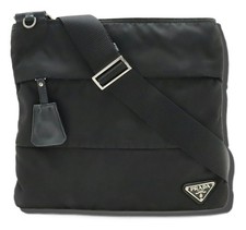 Sac à bandoulière Prada BT0741 logo triangle noir nylon 1122 homme authentique