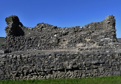 Photo A2 Peveril Castle, Castleton: The north curtain wall Castleton/SK c2016