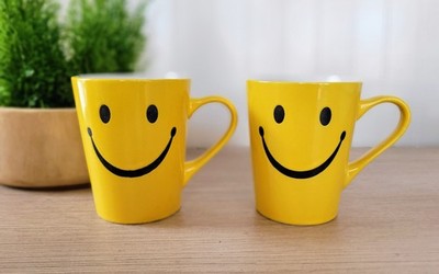 Burton + Burton Yellow Smiley Face Coffee Mugs, Set of 2, Great Gift, Smile  Cup | eBay
