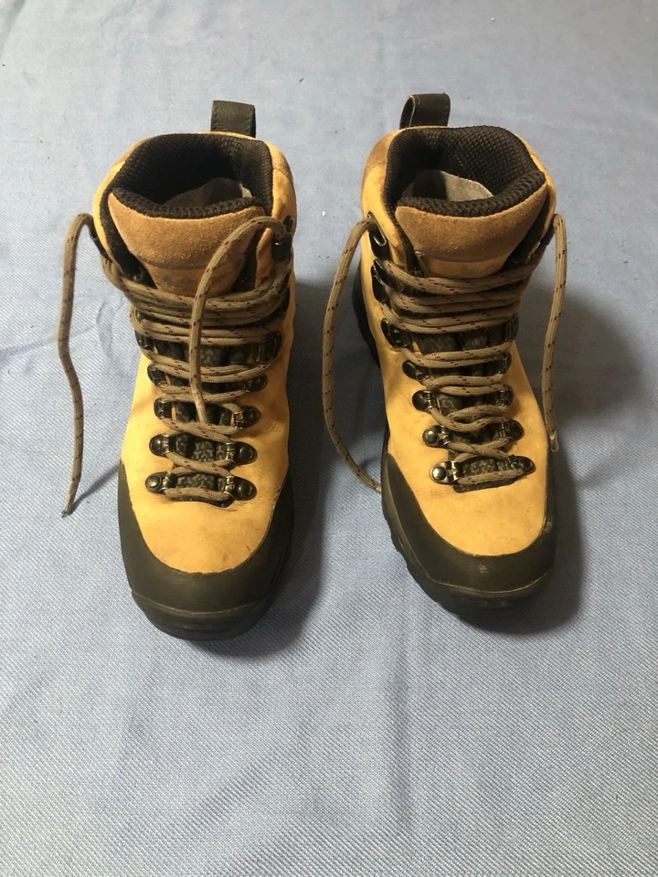 Women’s Montrail Hiking Boots Size 7.5 - Image 2 of 4