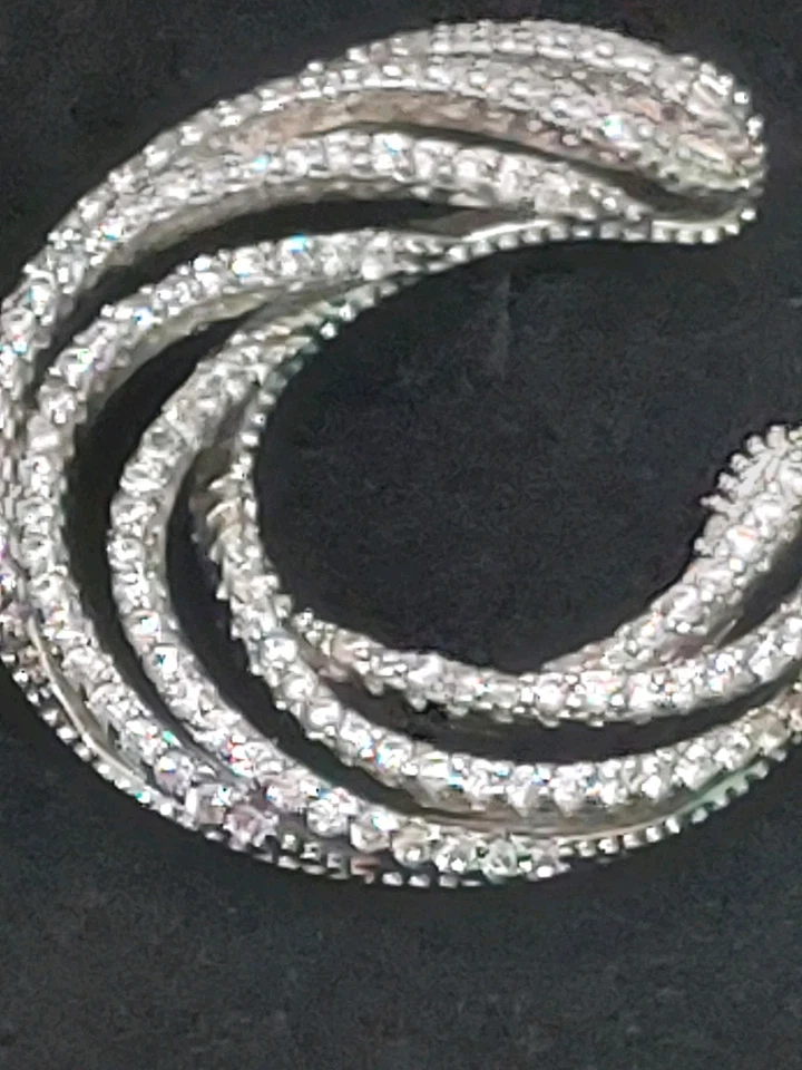 Orecchini a lobo per foro magnolia. - Immagine 2 di 4