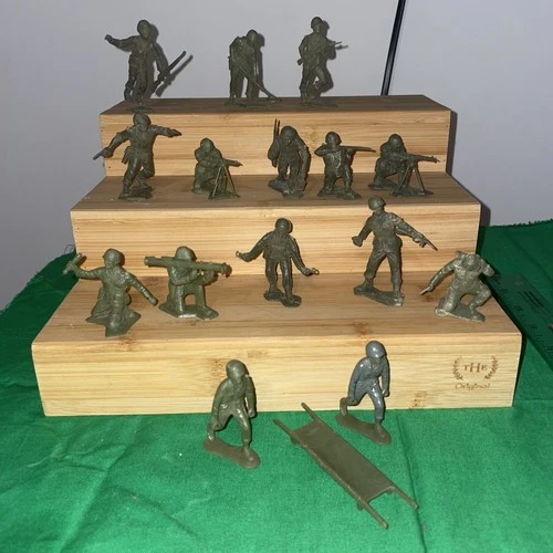 Louis Marx Cold War US Army Soldiers Lot 16 rare stretcher and two medics