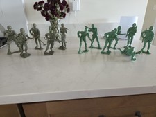 Lot of 12 Large Vintage Jumbo Army Men Green Plastic Soldiers 5" inch Figure