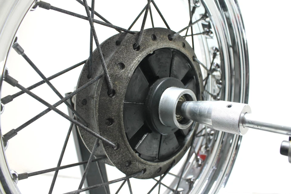 1999-2010 SUZUKI GZ250 GZ 250 ARO DE RODA TRASEIRA 65311-12F00 - Imagem 2 de 4