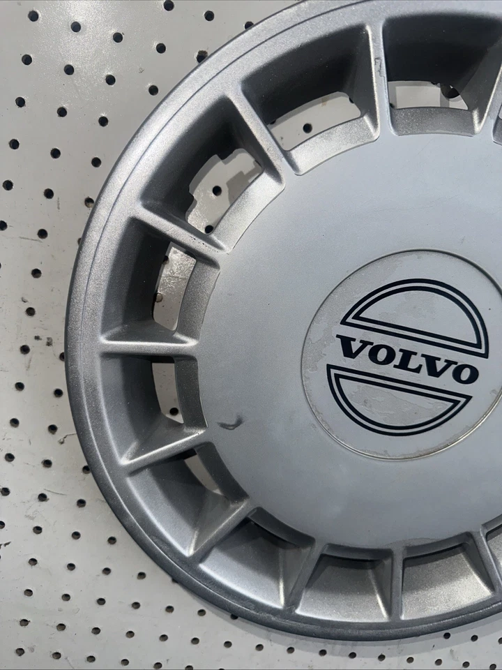 Volvo 240 242 244 hubcap 1989- 1993 fits 14 inch wheels, p/n 3540176, 62002 A 01 - Image 4 of 4