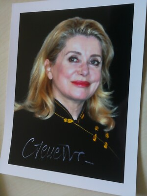 CATHERINE DENEUVE - ORIG. AUTOGRAMM auf 13 x 18 cm FOTO - SIGNED!