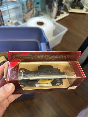 LESNEY MATCHBOX 1983 YESTERYEAR Y24 Black+YEW 1928 BUGATTI BLACK Seats 13mm - Picture 2 of 3