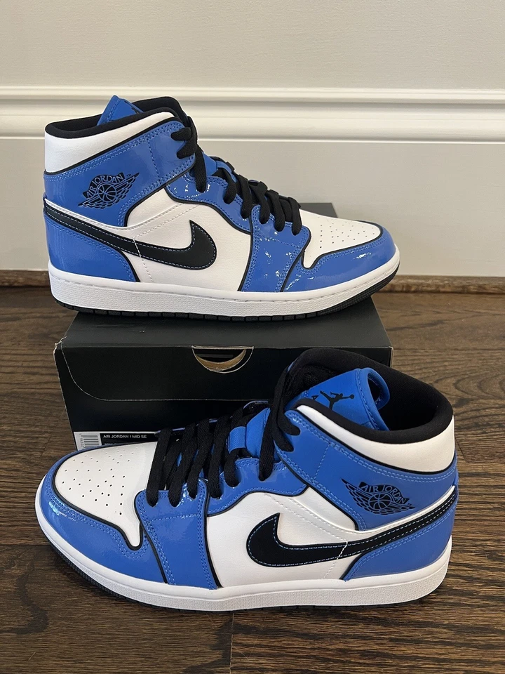 UNDER RETAIL NIKE AIR JORDAN 1 MID SE SINAL AZUL DD6834-402 PRETO BRANCO REAL - Imagem 3 de 4