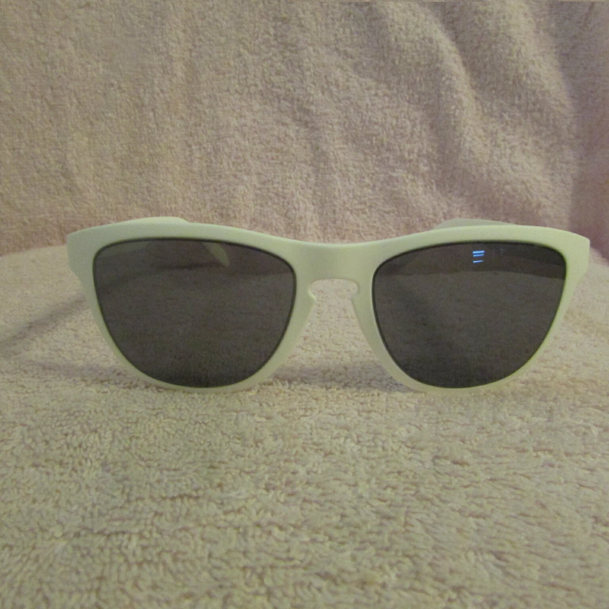 Calvin Klein White Sunglasses for Women for sale | eBay display picture 1