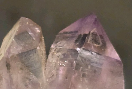 North Carolina Amethyst Quartz Cluster 22.4g – Double Terminated Points, Raw... - Picture 4 of 4