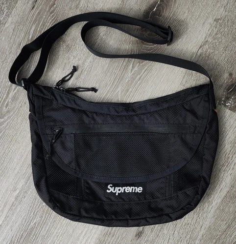 Supreme SS22 Petit sac messager Noir