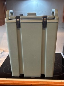 Cambro Insulated Beverage Dispenser 4.75 Gallon Heavy Duty Cooler W/ Lid 500LCD