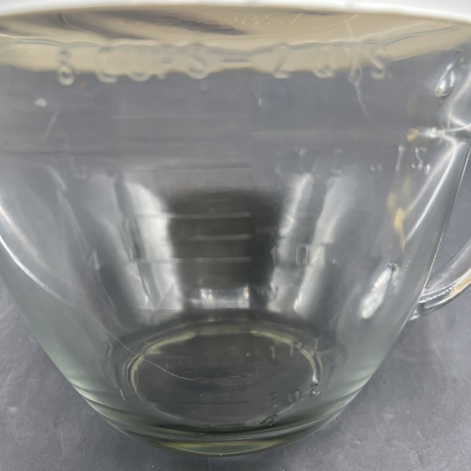 VTG Pampered Chef 8 Cup 2 Quart Batter Bowl Measuring Cup w/ Lid - Made In USA