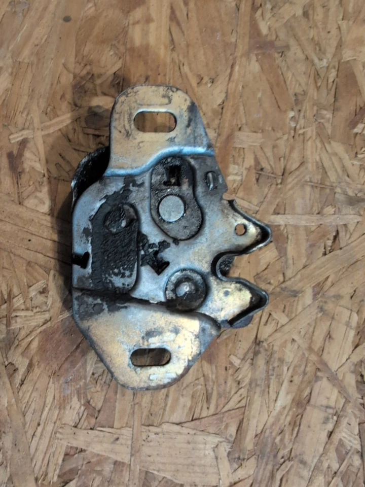 Chrysler Newport 1965-66 cierre de maletero Foto 2 de 4