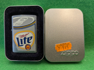 Original Zippo Feuerzeug Brushed Chrome mit Miller Lite Design.