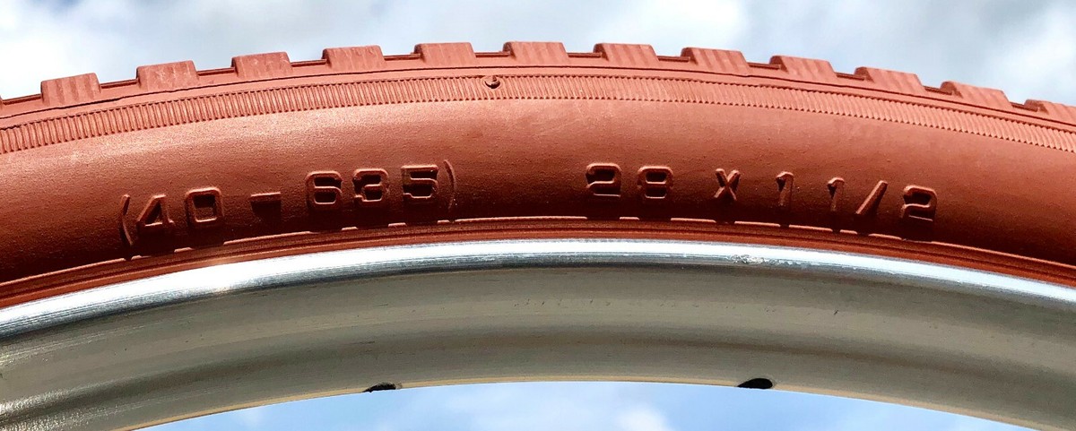 Pneu Rouge 28 x 1 1/2 40x635 700x35b vélo type ancien vintage 28 pouces