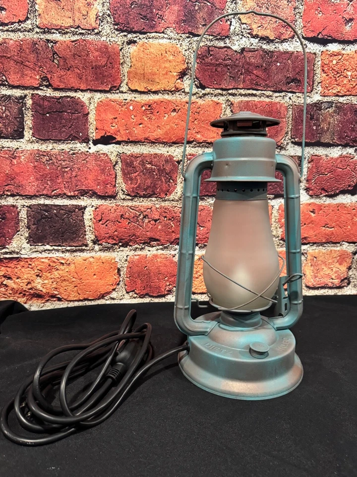 Disney attraction ride prop lamp Frontierland & Thunder Mountain Railroad - Image 3 of 4