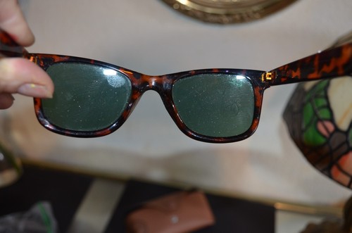 Vintage Ray Ban Sunglasses with Case Wayfarer - Picture 5 of 5