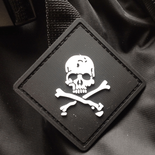 BLACK DEATH SKULL PIRATE FLAG Patches 3D PVC HOOK LOOP PATCH BADGE - Picture 6 of 6