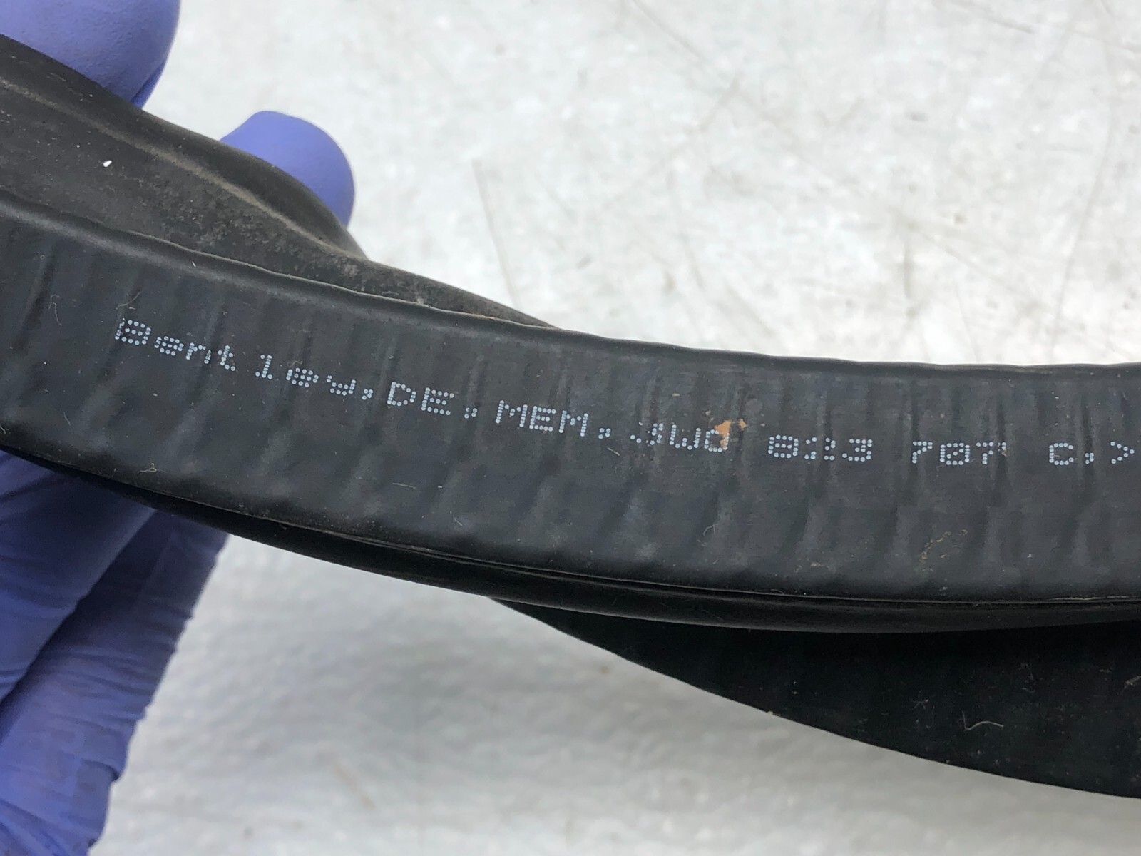 2014-2018 BENTLEY FLYING SPUR FRONT HOOD BONNET WEATHERSTRIP SEAL OEM
