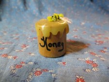 ksm. Olla de miel de madera que gotea abeja en la parte superior 1 - 1 1/4 pulgadas de alto con abeja mini